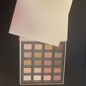 Iconic London Day to Slay Eyeshadow Palatte